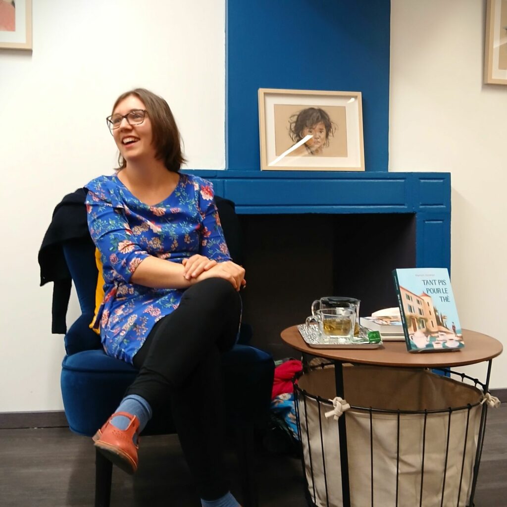 Marion Joceran, autrice grenobloise, lors d'une lecture-rencontre à la librairie La Caverne à Grenoble